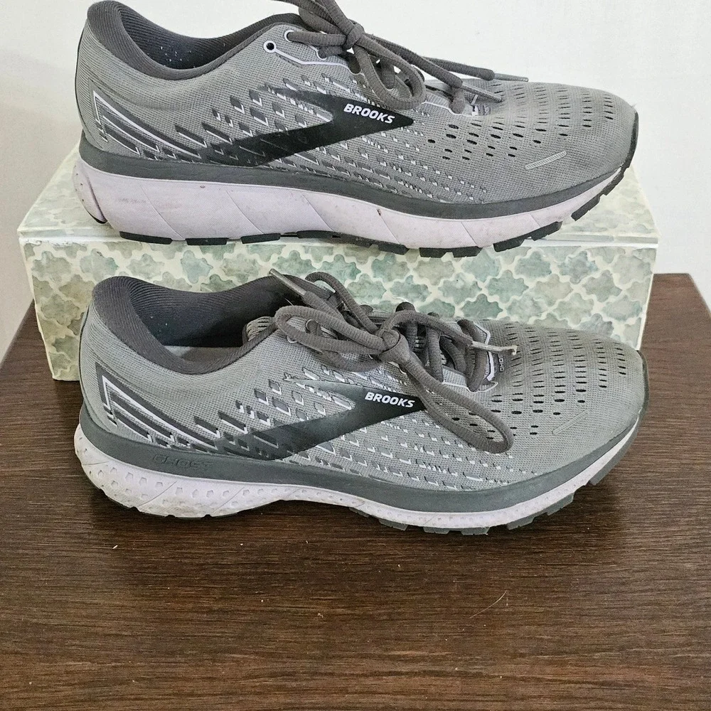 Brooks Ghost 13 Grey Black Running Shoes Mens 10 Wide D 1203381D084 Sneaker